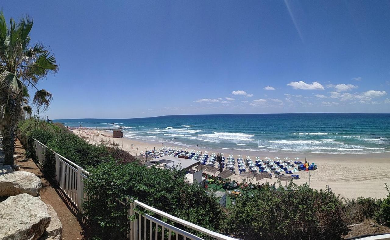 612 Apartment On The Beach Бат Ям Екстериор снимка