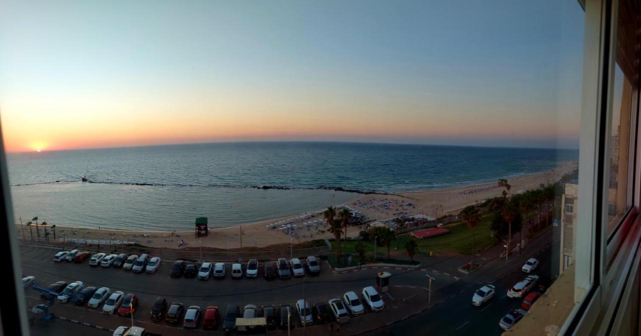 612 Apartment On The Beach Бат Ям Екстериор снимка