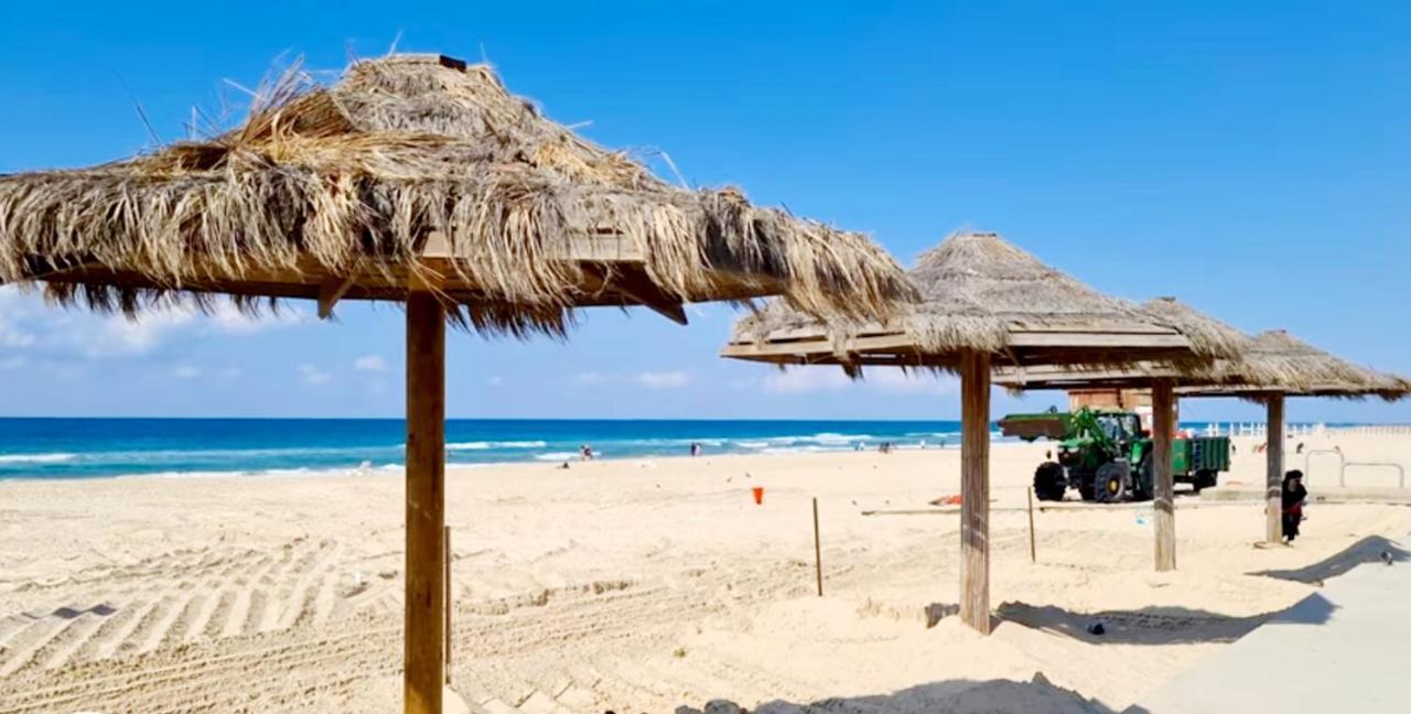 612 Apartment On The Beach Бат Ям Екстериор снимка