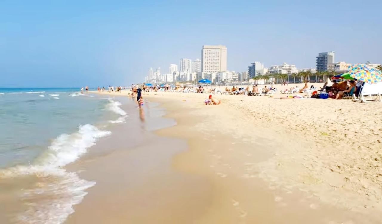 612 Apartment On The Beach Бат Ям Екстериор снимка