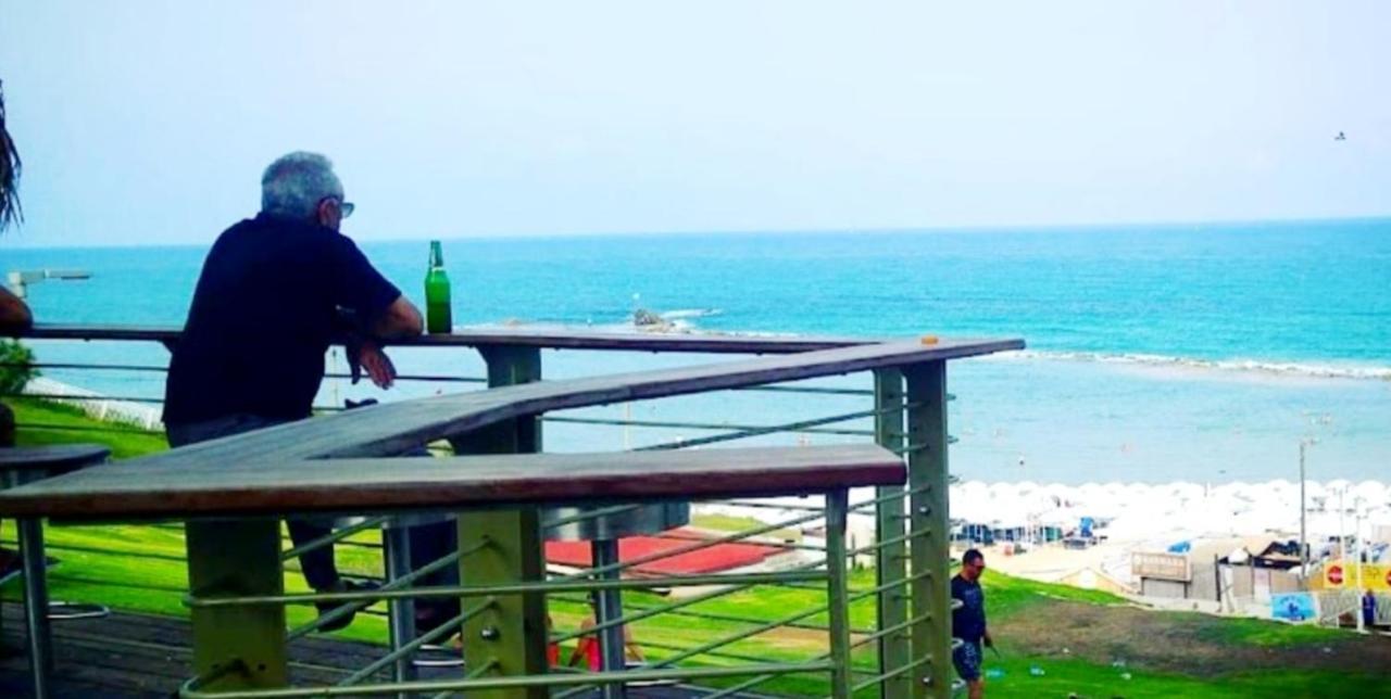612 Apartment On The Beach Бат Ям Екстериор снимка