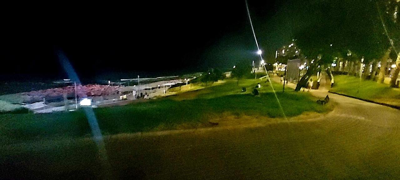 612 Apartment On The Beach Бат Ям Екстериор снимка